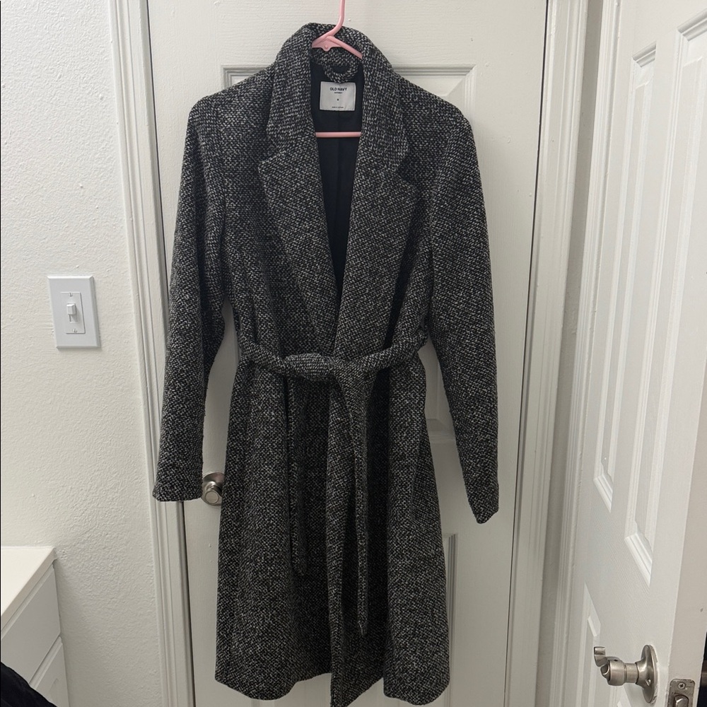 Old Navy Maternity Chic Black and White Belted Coat size M